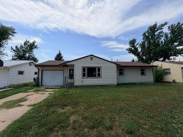 1009 ROCK ISLAND AVE, Cherokee, IA 51012