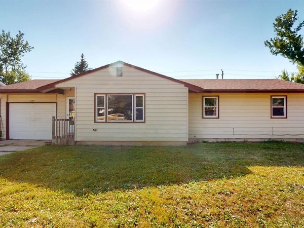 1009 ROCK ISLAND AVE, Cherokee, IA 51012