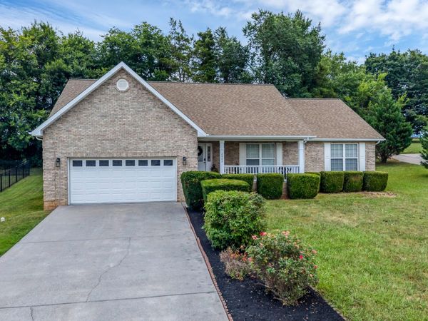 2802 Country Meadows Lane, Maryville, TN 37803