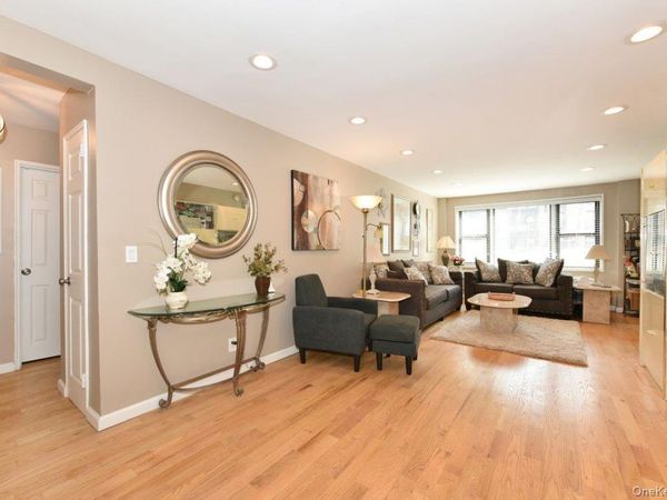 2 Birchwood Court, Unit 1C, Mineola, NY 11501