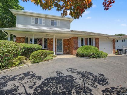 16 Cross Bow Lane Commack, NY 11725