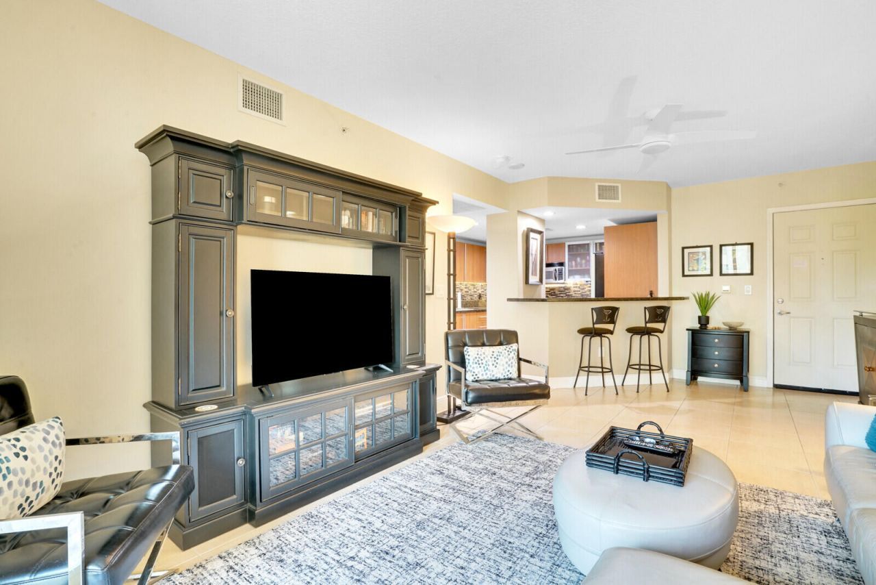 610 Clematis Street, Unit 401, West Palm Beach, FL 33401 Photo