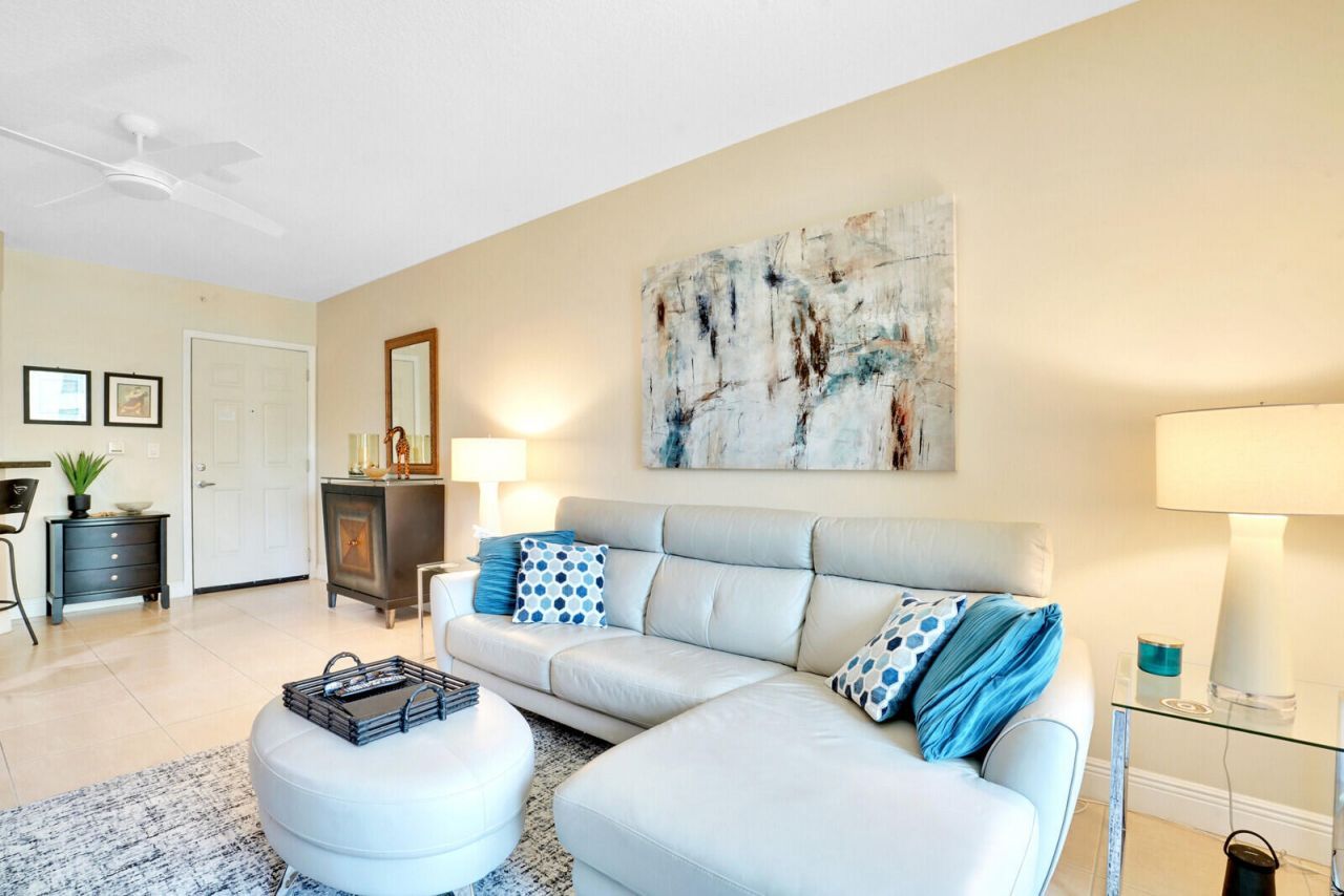 610 Clematis Street, Unit 401, West Palm Beach, FL 33401 Photo
