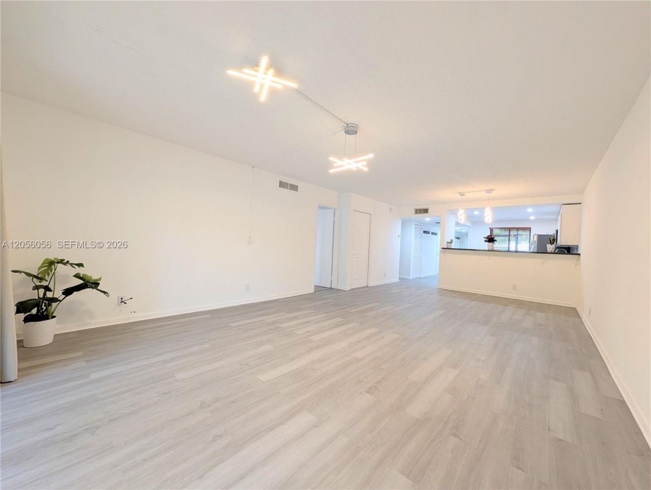 310 Lakeview Dr, Unit 105, Weston, FL 33326 Photo