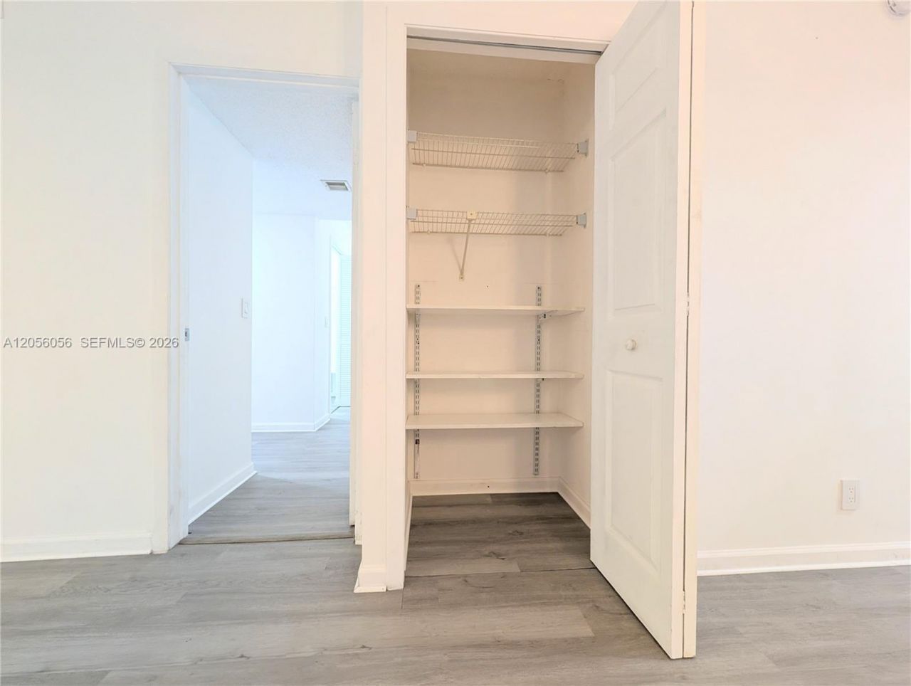310 Lakeview Dr, Unit 105, Weston, FL 33326 Photo