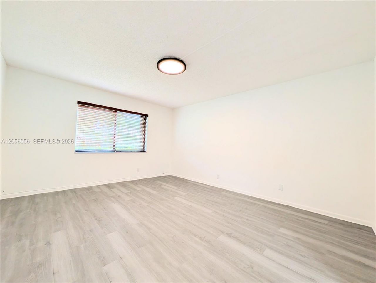 310 Lakeview Dr, Unit 105, Weston, FL 33326 Photo
