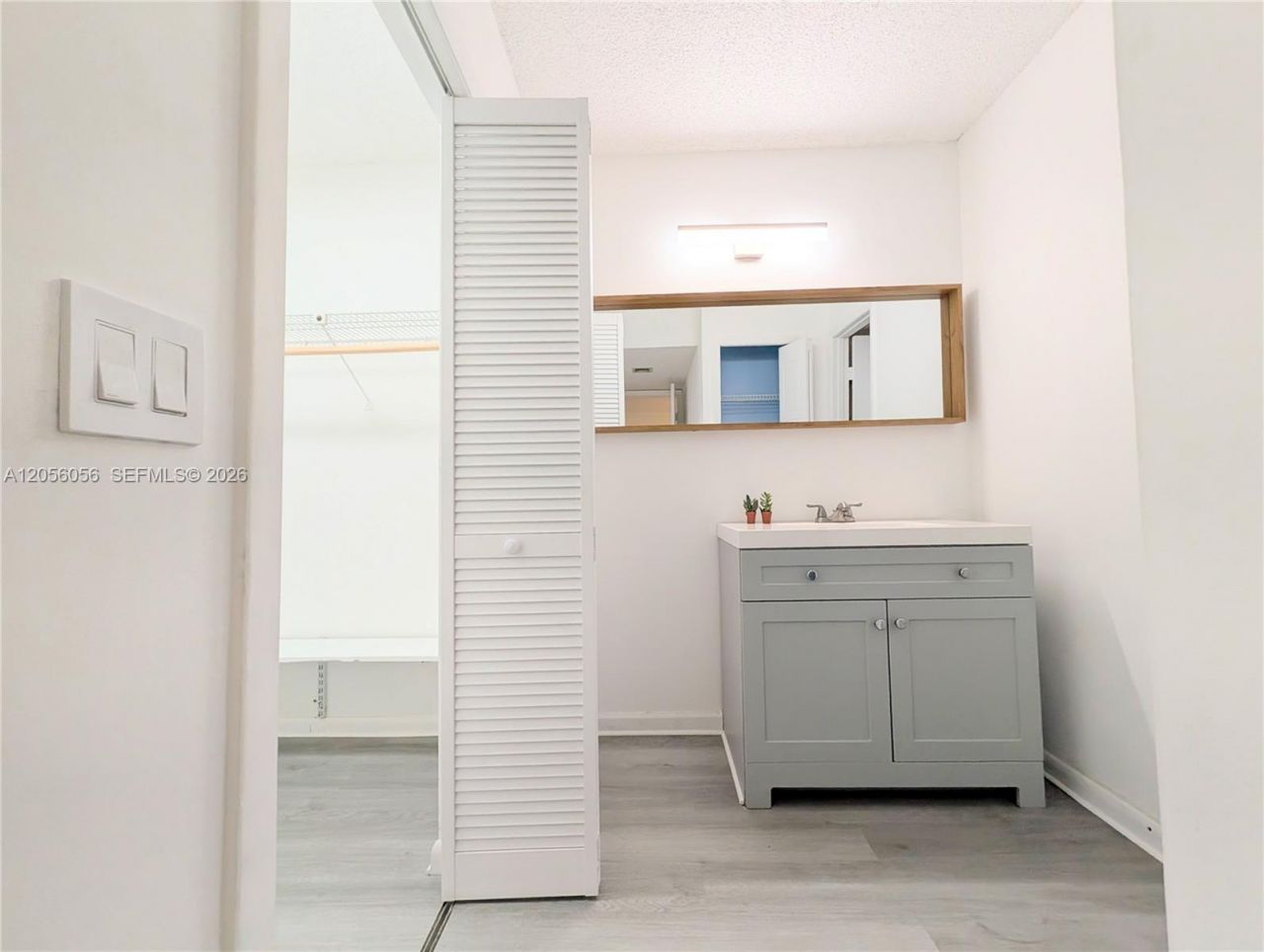 310 Lakeview Dr, Unit 105, Weston, FL 33326 Photo