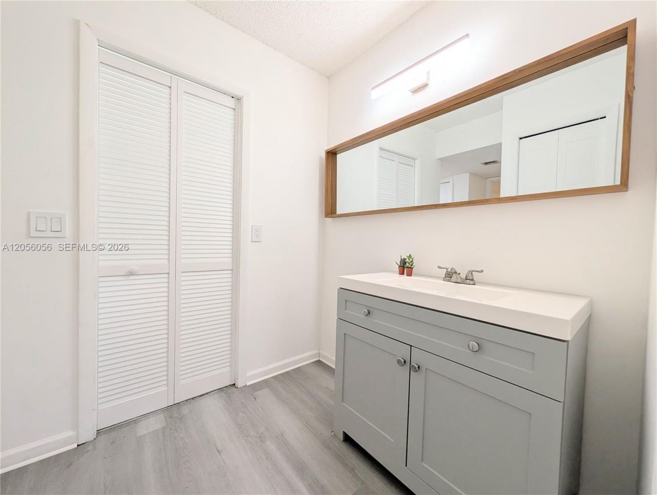 310 Lakeview Dr, Unit 105, Weston, FL 33326 Photo