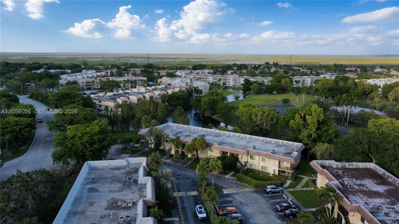 310 Lakeview Dr, Unit 105, Weston, FL 33326 Photo