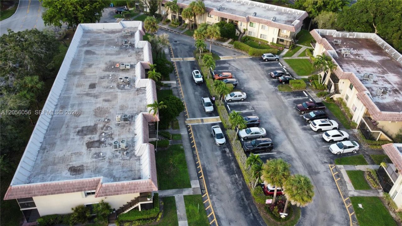 310 Lakeview Dr, Unit 105, Weston, FL 33326 Photo