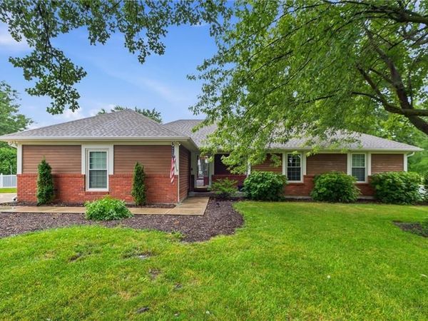 5625 W 201 Street, Stilwell, KS 66085