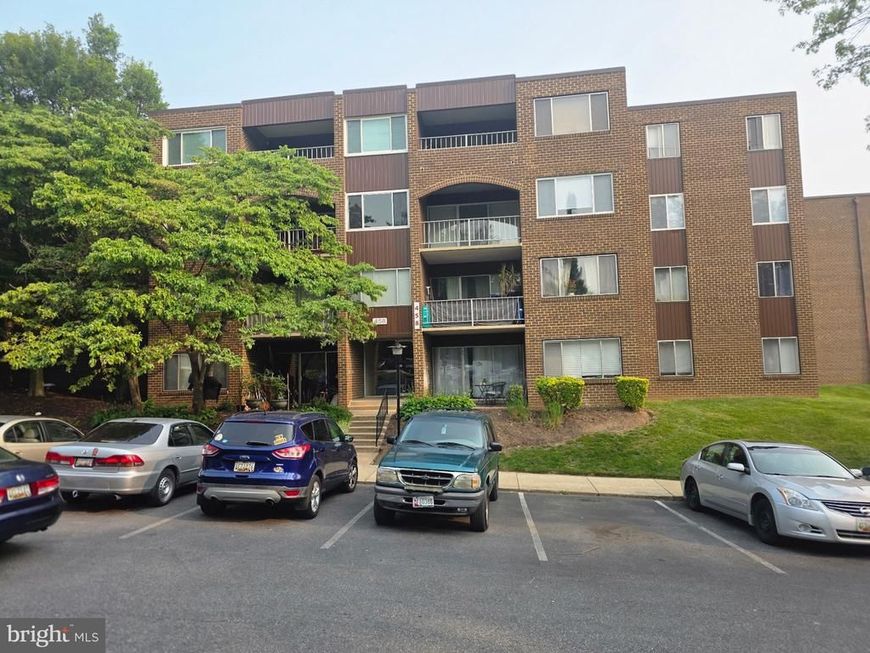 458 Girard Street, Unit 390, Gaithersburg, MD 20877 Main Photo
