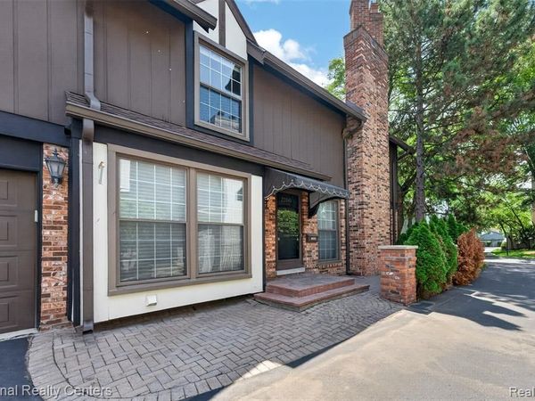 22045 Shore Pointe Lane, St. Clair Shores, MI 48080