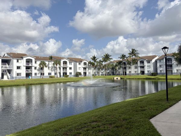 2640 S University Drive S, Unit 127, Davie, FL 33328