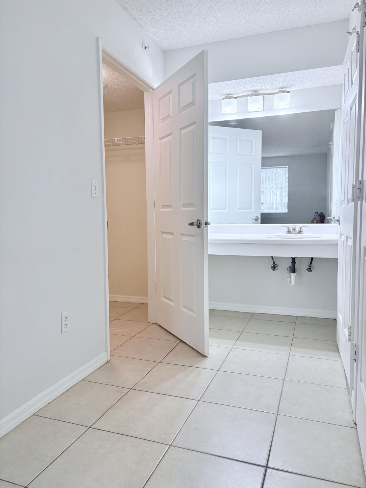 2640 S University Drive S, Unit 127, Davie, FL 33328 Photo