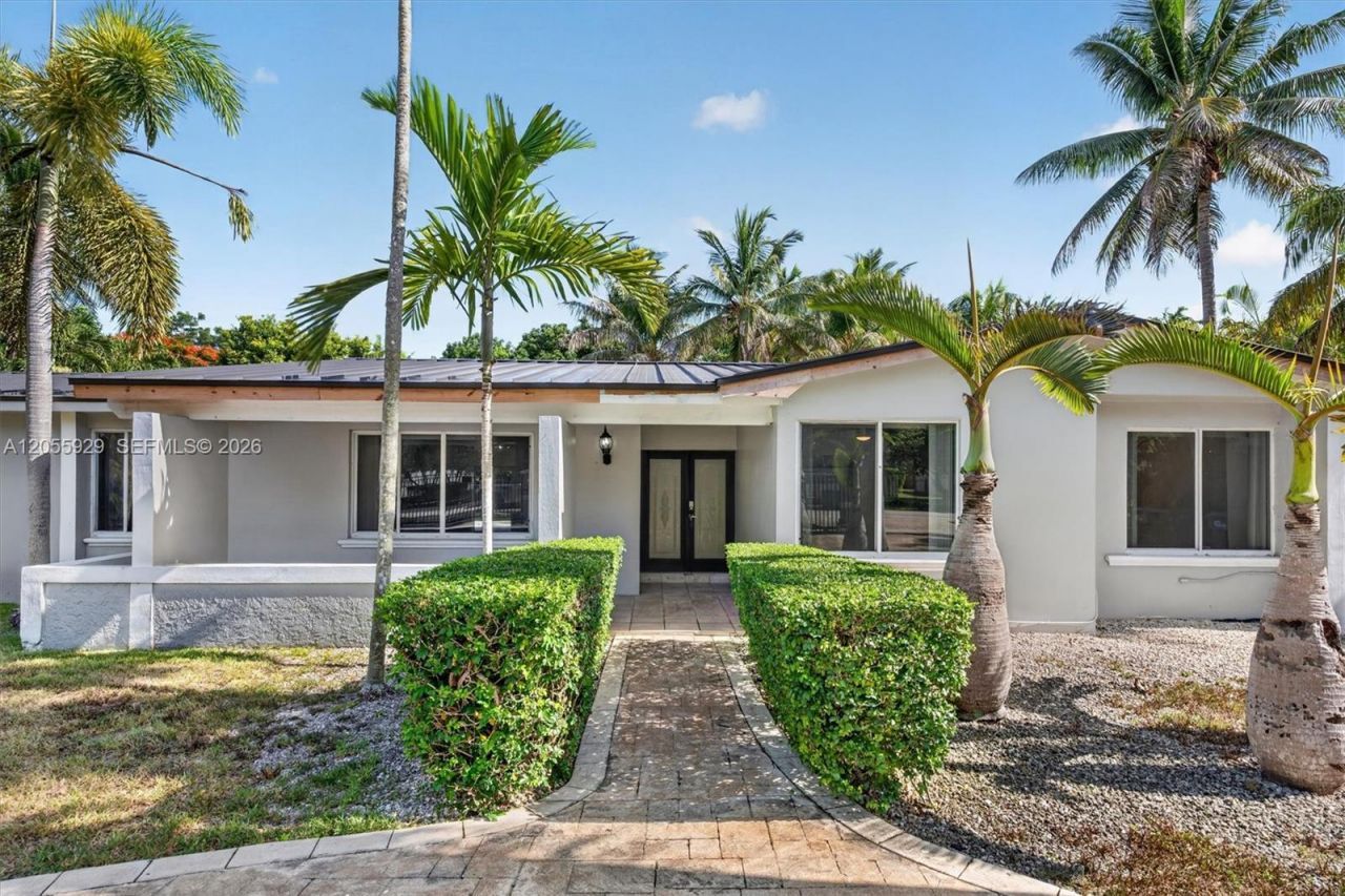 8220 SW 152nd St, Palmetto Bay, FL 33157 Photo