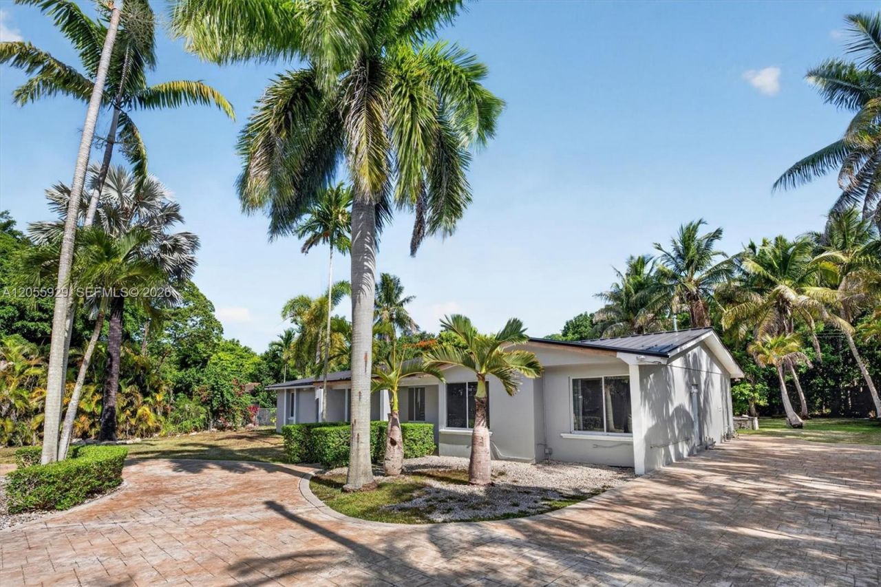8220 SW 152nd St, Palmetto Bay, FL 33157 Photo