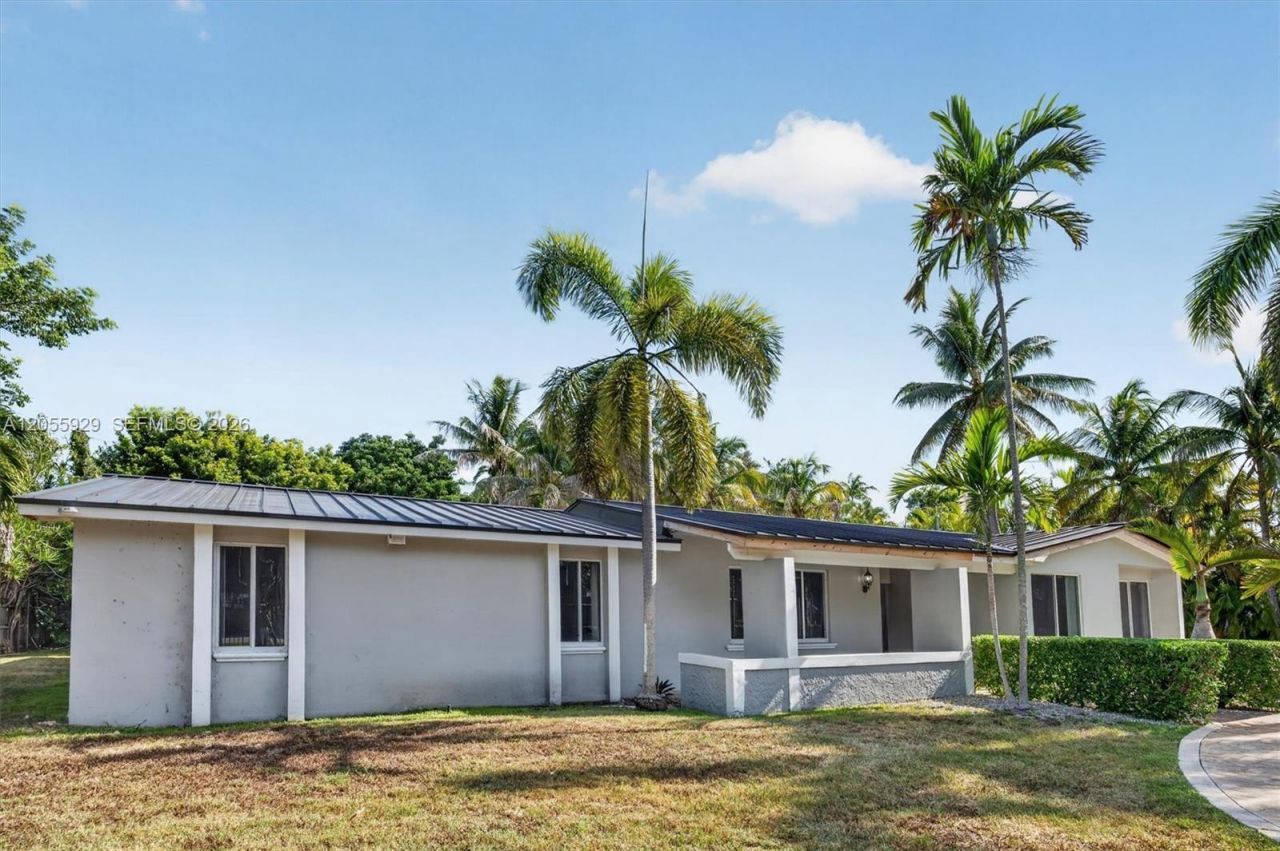 8220 SW 152nd St, Palmetto Bay, FL 33157 Photo