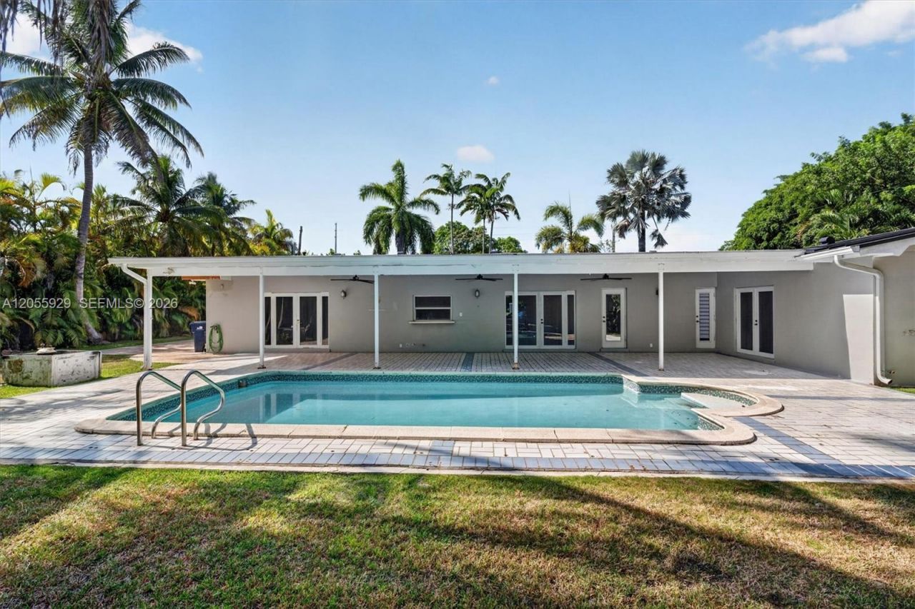 8220 SW 152nd St, Palmetto Bay, FL 33157 Photo