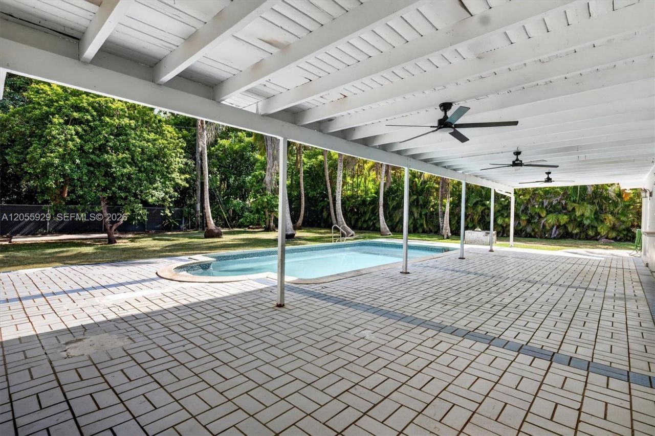 8220 SW 152nd St, Palmetto Bay, FL 33157 Photo
