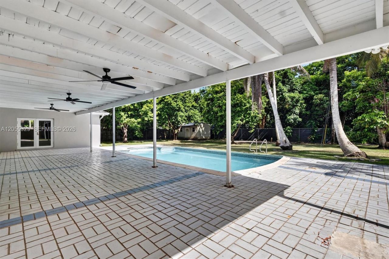 8220 SW 152nd St, Palmetto Bay, FL 33157 Photo