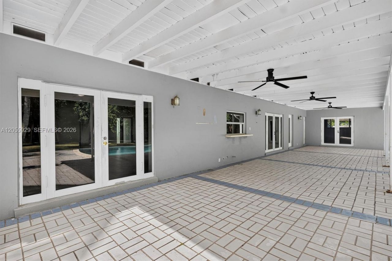8220 SW 152nd St, Palmetto Bay, FL 33157 Photo