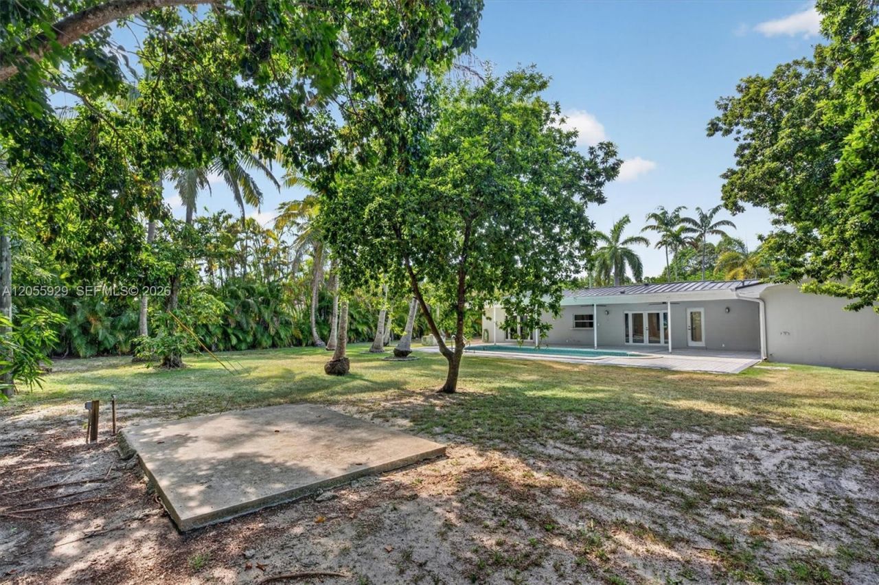 8220 SW 152nd St, Palmetto Bay, FL 33157 Photo