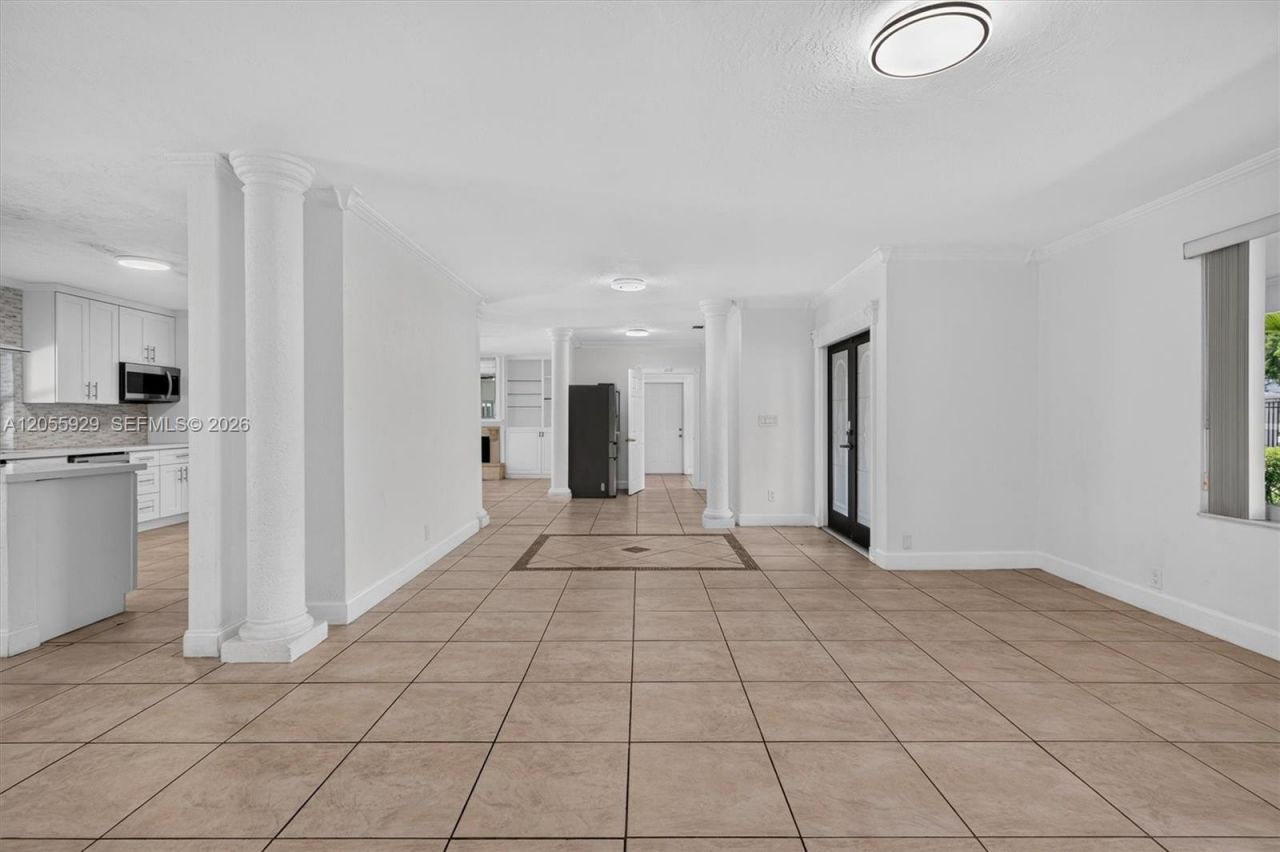 8220 SW 152nd St, Palmetto Bay, FL 33157 Photo