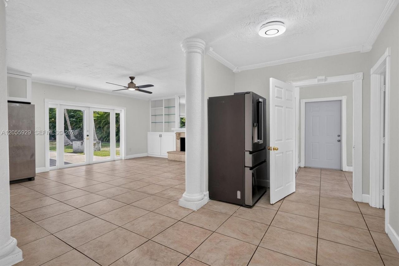 8220 SW 152nd St, Palmetto Bay, FL 33157 Photo