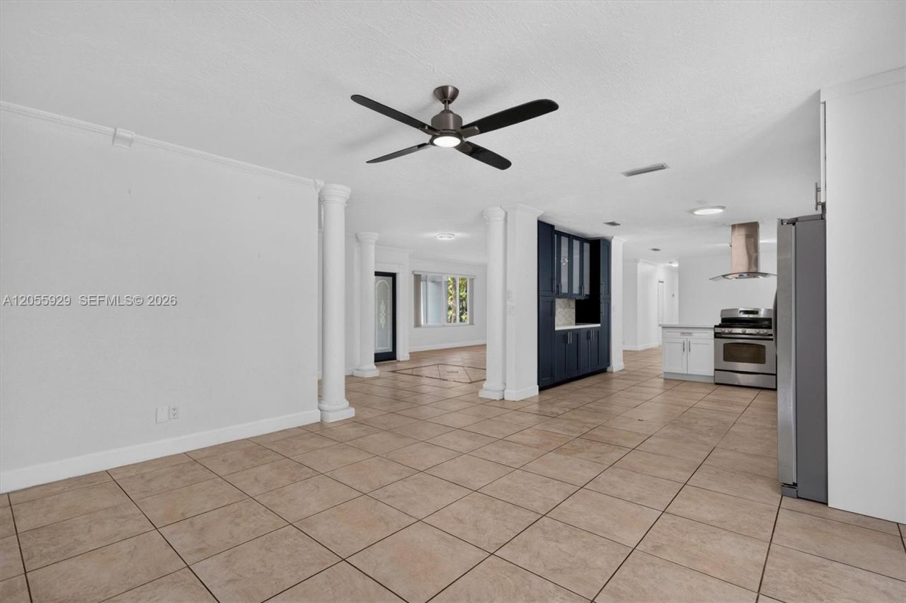 8220 SW 152nd St, Palmetto Bay, FL 33157 Photo