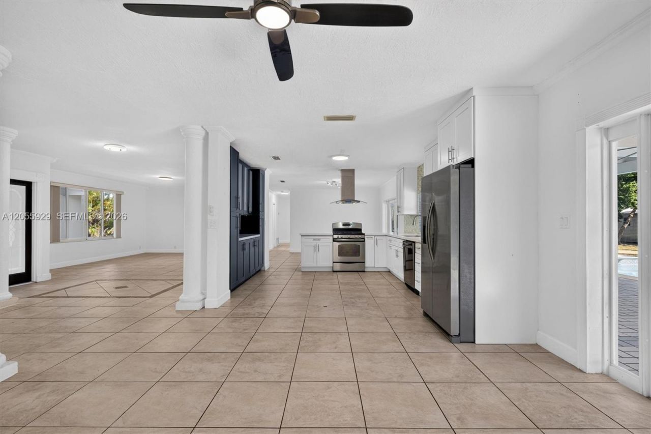 8220 SW 152nd St, Palmetto Bay, FL 33157 Photo