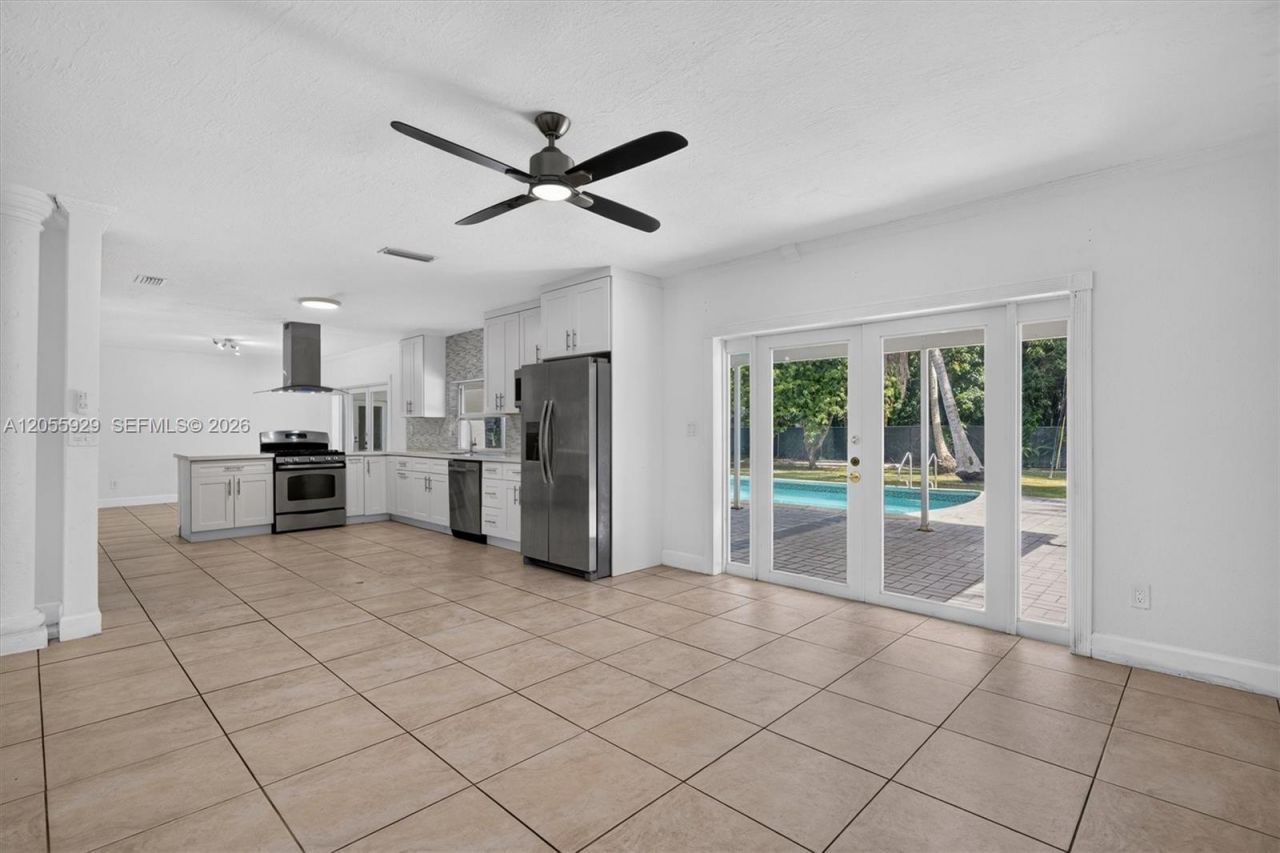 8220 SW 152nd St, Palmetto Bay, FL 33157 Photo