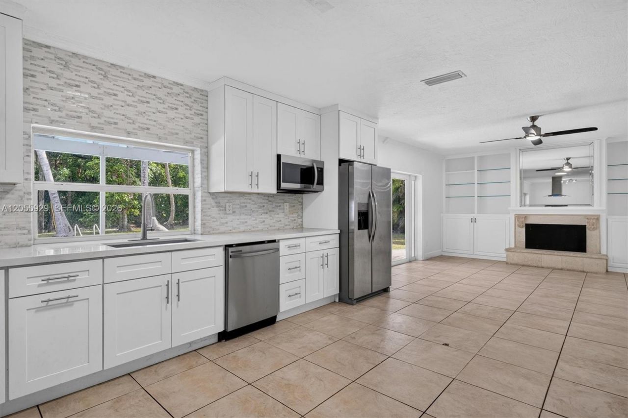 8220 SW 152nd St, Palmetto Bay, FL 33157 Photo