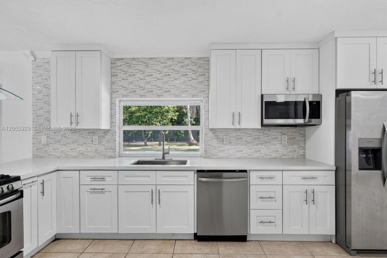 8220 SW 152nd St, Palmetto Bay, FL 33157 Photo