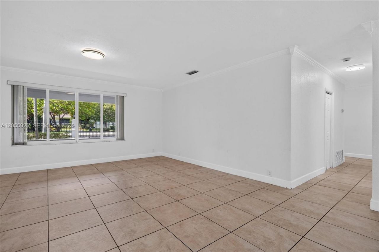 8220 SW 152nd St, Palmetto Bay, FL 33157 Photo