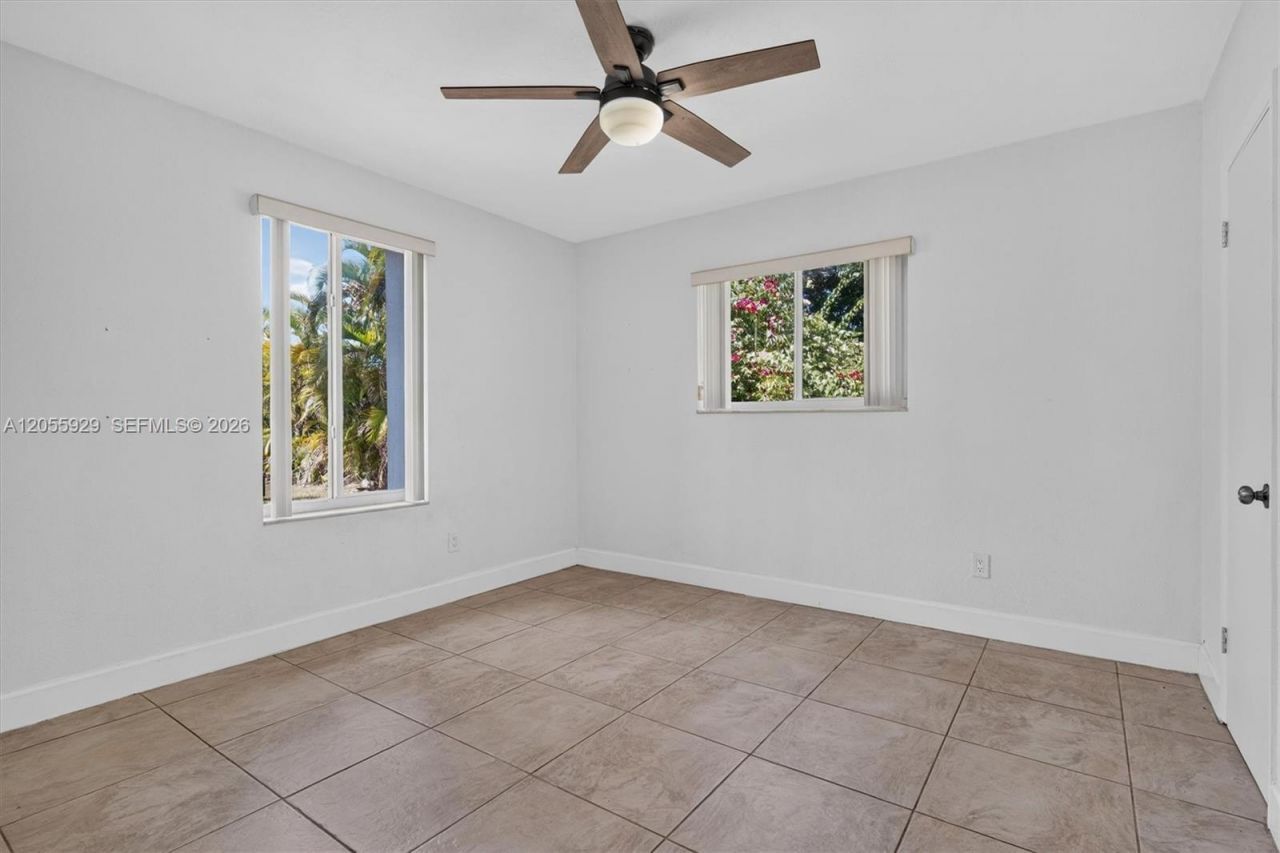 8220 SW 152nd St, Palmetto Bay, FL 33157 Photo