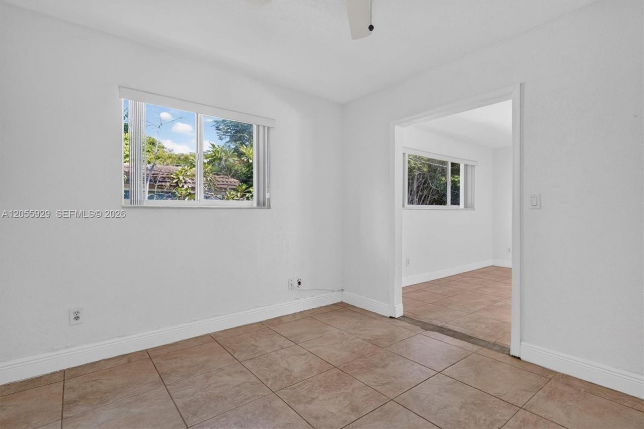 8220 SW 152nd St, Palmetto Bay, FL 33157 Photo