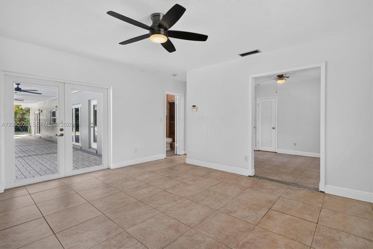 8220 SW 152nd St, Palmetto Bay, FL 33157 Photo