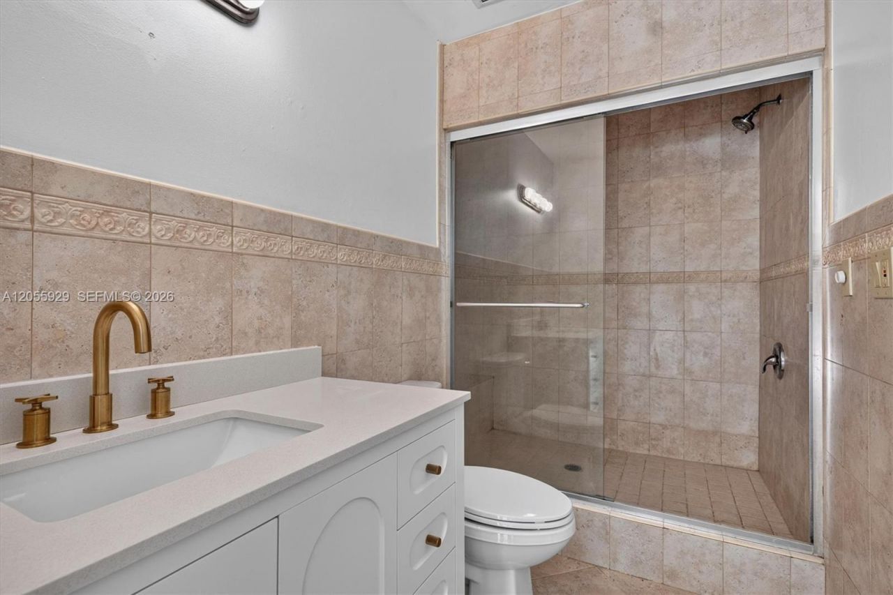 8220 SW 152nd St, Palmetto Bay, FL 33157 Photo