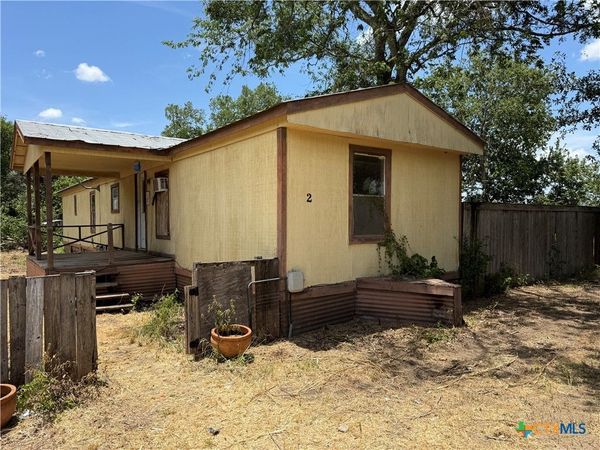 2 Skylark Drive , Martindale, TX 78655
