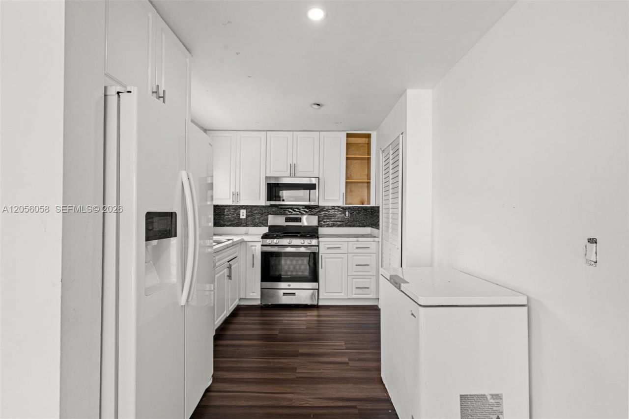 13990 SW 160th Ter, Miami, FL 33177 Photo