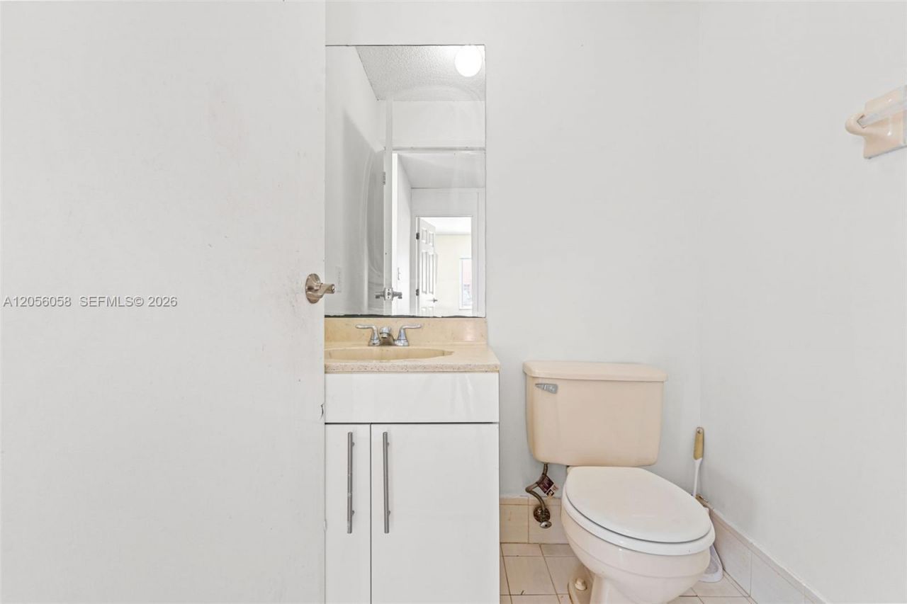 13990 SW 160th Ter, Miami, FL 33177 Photo