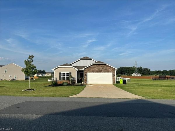 437 Altavista Drive, Clemmons, NC 27012