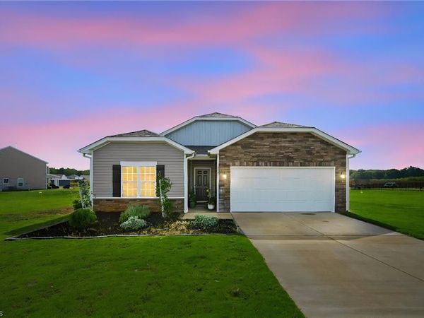 437 Altavista Drive, Clemmons, NC 27012