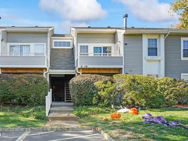 12 Hackamore Court, Tinton Falls, NJ 07753