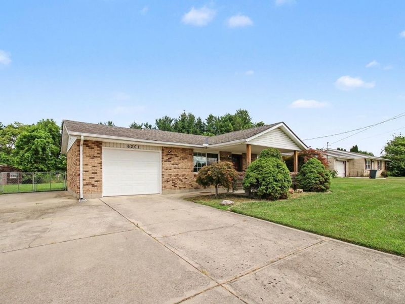 6201 Hollyberry Lane, Fairfield Twp, OH 45011 Photo 3