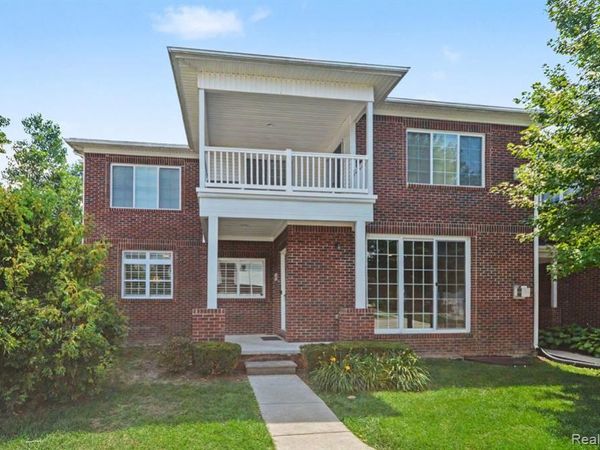 6996 Boulder Pointe Drive, Washington Twp, MI 48094