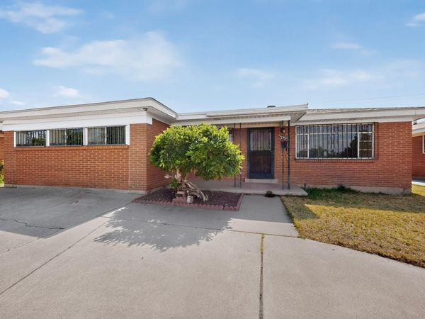 628 Kentucky Street SE, Albuquerque, NM 87108