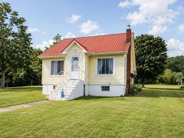 127 John Tolbert, Hinton, WV 25951