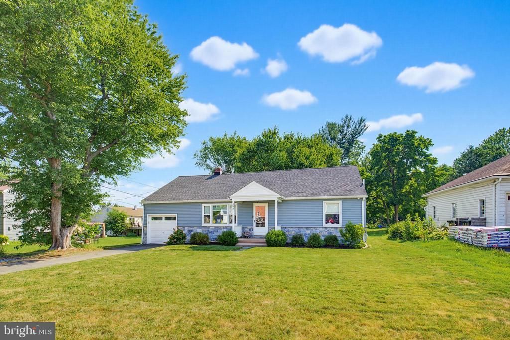 433 E Roseville Road, Lancaster, PA 17601 Main Photo